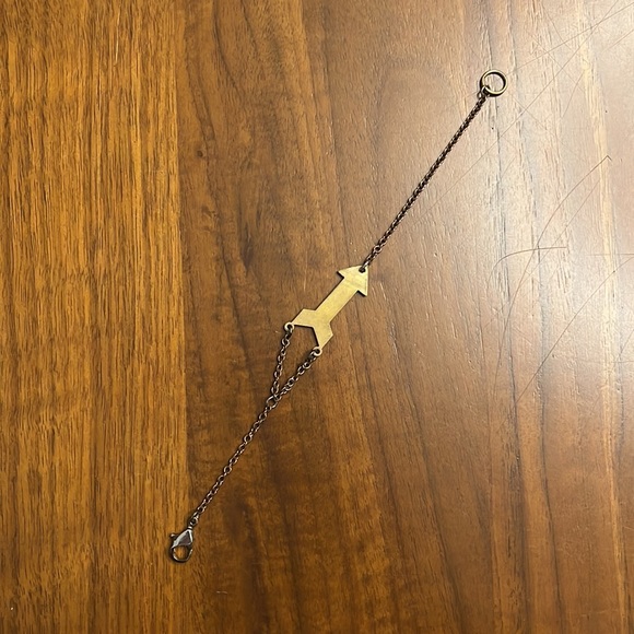 Little Pancakes Brass Arrow Bracelet - Picture 2 of 3